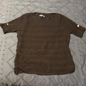 Women’s XXL lightweight sweater.